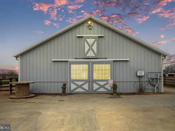303 Willingham Rd, Charles Town, WV 25414