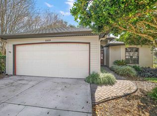 2319 Baywater Rd, Tavares, FL 32778