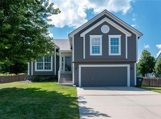 20776 Barker Rd, Spring Hill, KS 66083