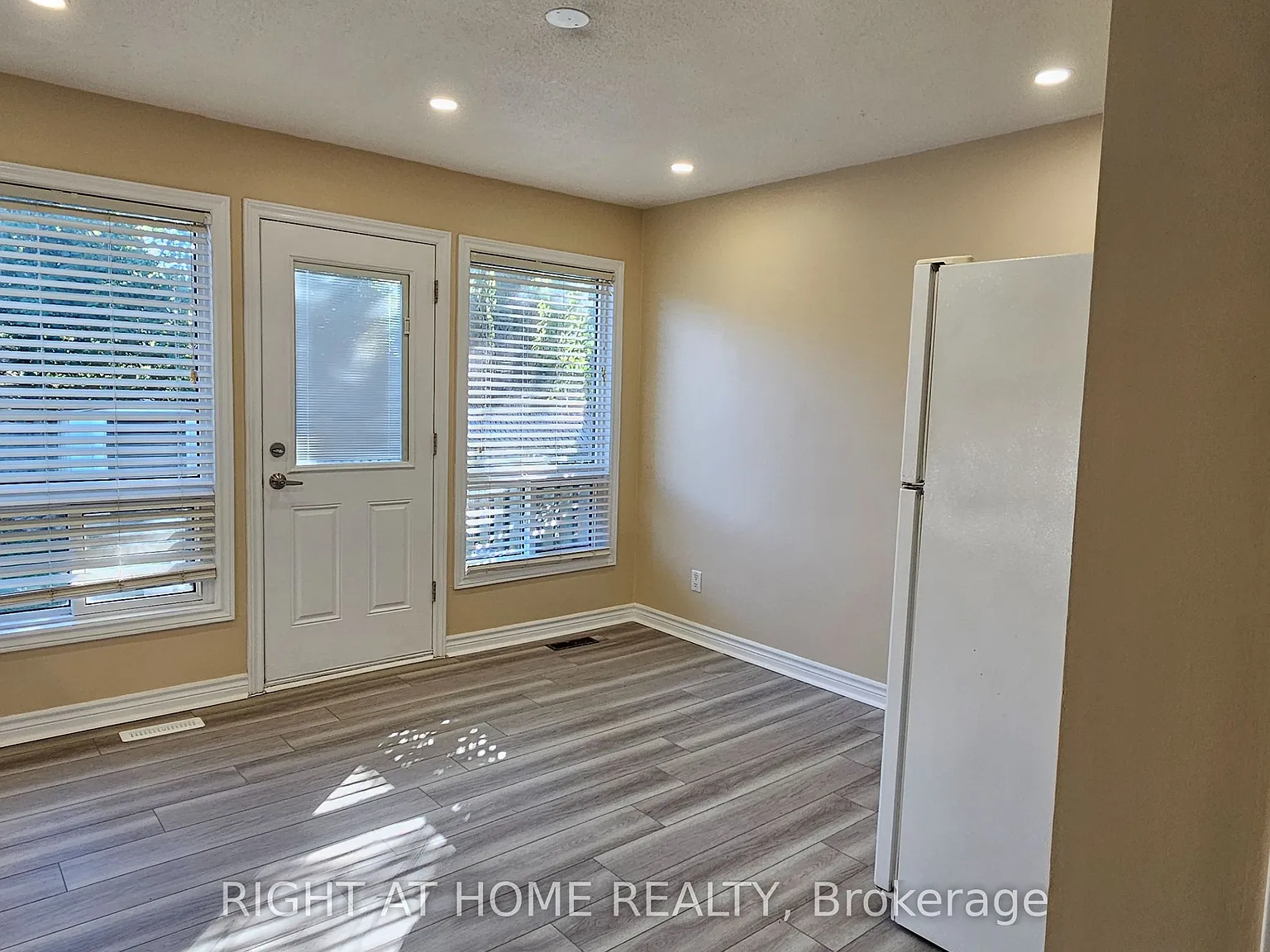 5 bed, $2,900 — Photo 4