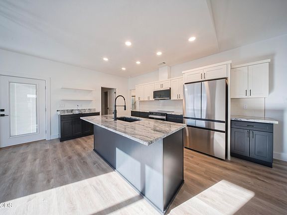 4th image of 465 Arnos St