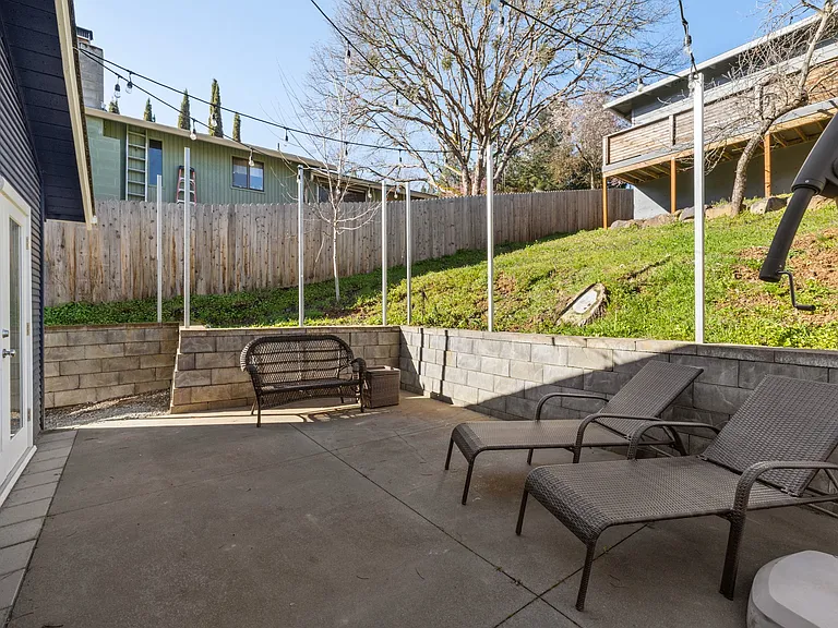 740 Sterling St — Photo 15