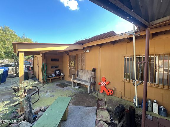 2nd image of 825 W Oahu Ln