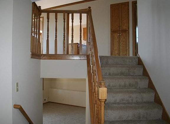 3rd image of 9625 Rosewood Ln N