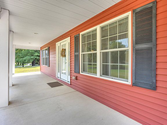 2nd image of 12036 Oakwood Dr