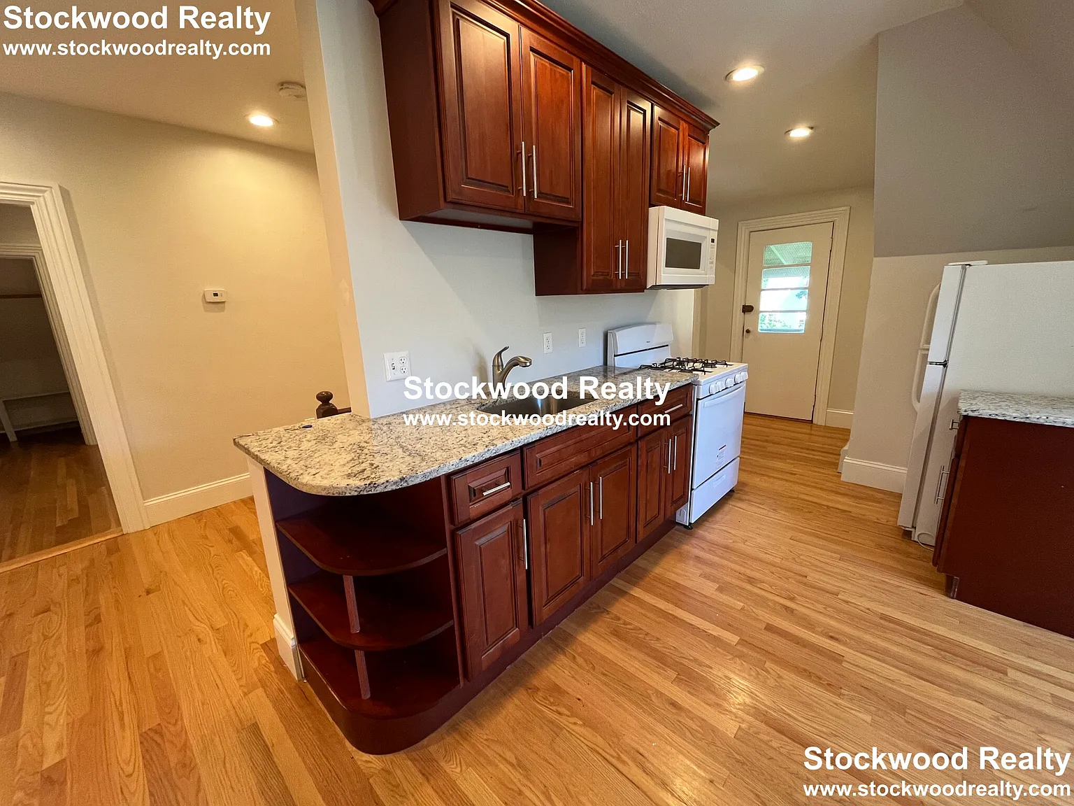 90 Lyndhurst St — Photo 4