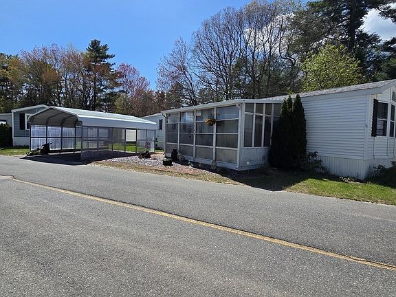 3rd image of 143 Pine Ave