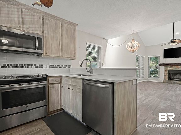 4th image of 389 Clubhouse Dr APT W4