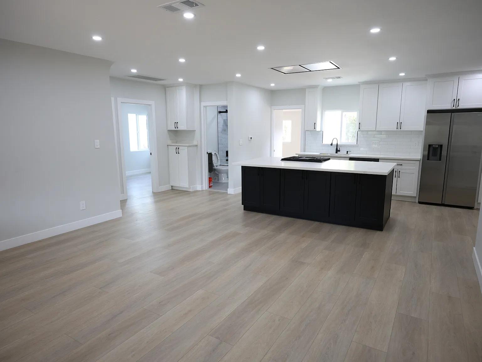 3 bed, 1134 sqft, $4,500 — Photo 4