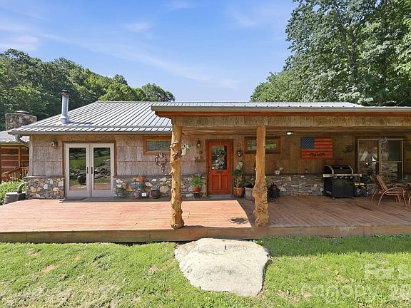 3rd image of 1005 Smith Creek Rd