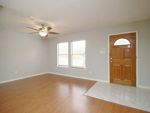 4th image of 15527 Walnut Creek Dr