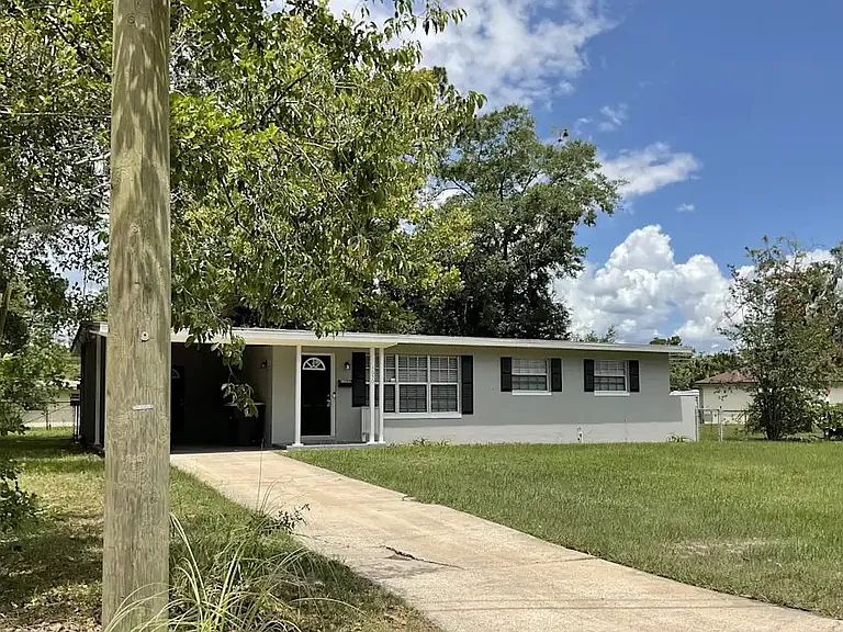 1650 Cezanne Dr W — Photo 1
