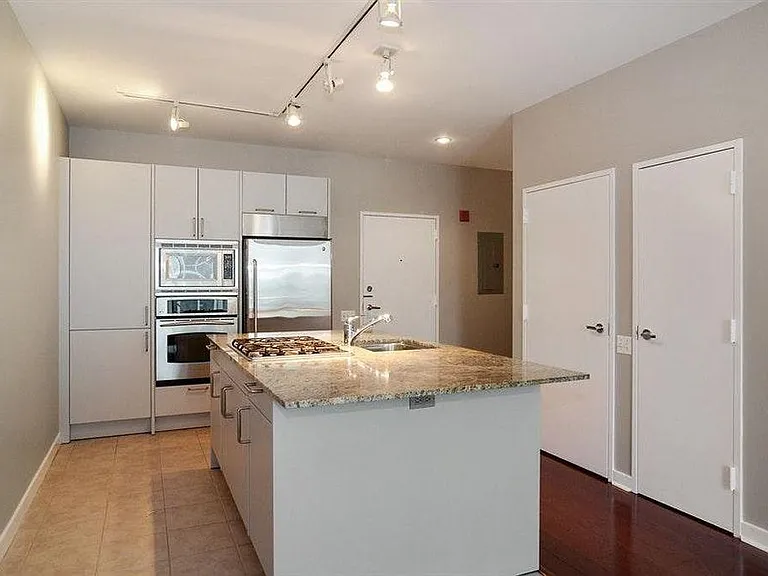 653 N Kingsbury St #1004 — Photo 3