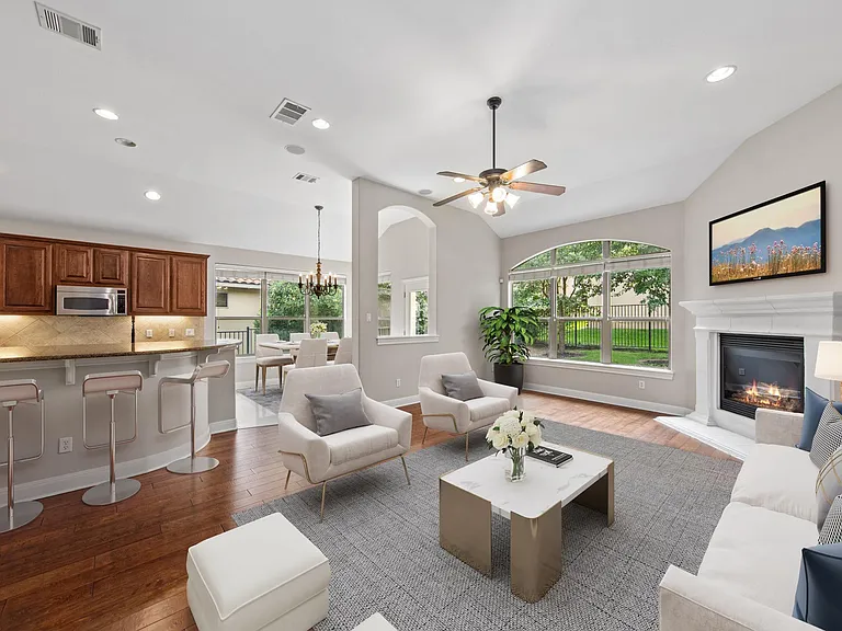 11709 Woodland Hills Trl — Photo 1