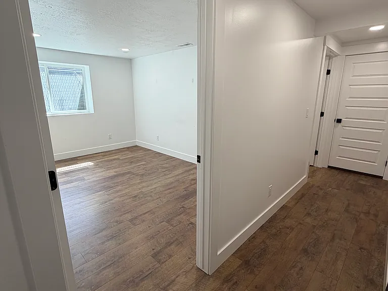 923 W 2100 N — Photo 12