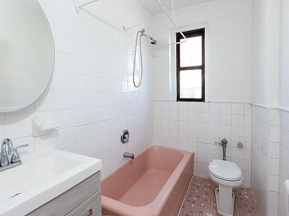 5th image of 828 Gerard Ave APT 5F