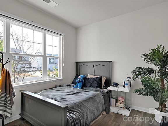5th image of 168 Haddonsfield Dr