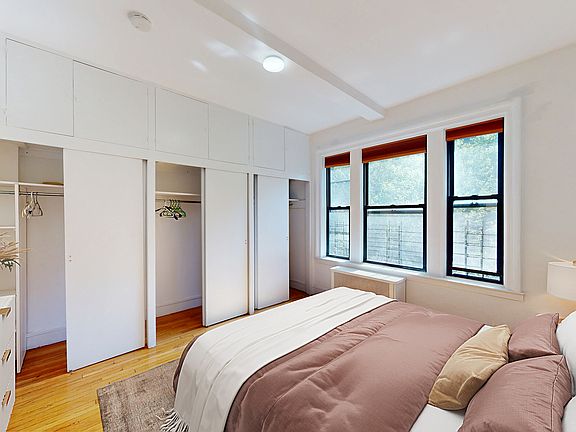 3rd image of 325 W 77th St APT 3A