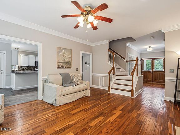 3rd image of 406 Cricket Hearth Rd