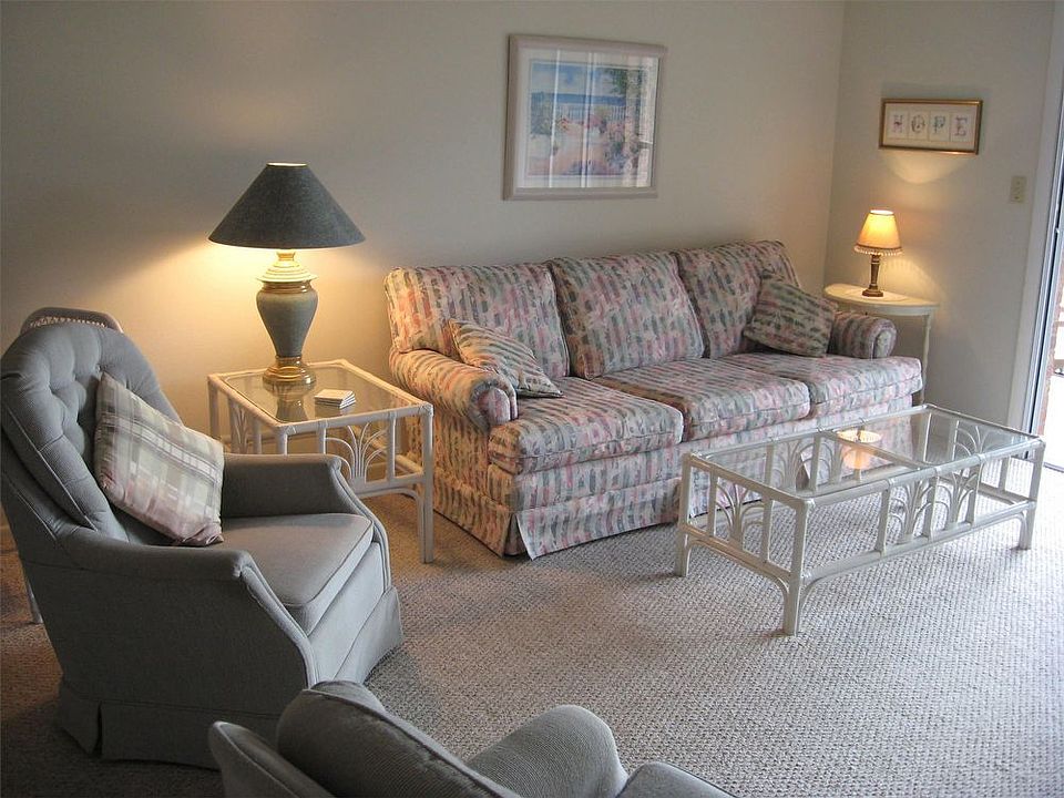 1st image of 211 Airport Ave E #210