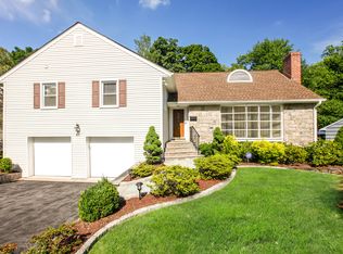 61 Runyon Pl, Scarsdale, NY 10583