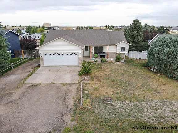 3rd image of 1112 Crescent Dr