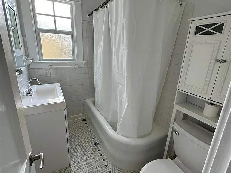 226 NE 7th Ave — Photo 11