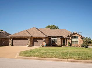 3365 N Wickham Ct, Springfield, MO 65803