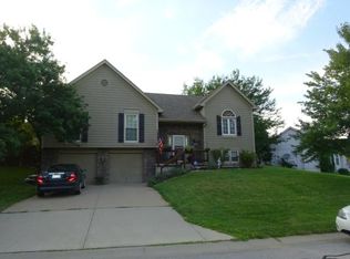 11202 Lakeview Dr, Kansas City, KS 66109
