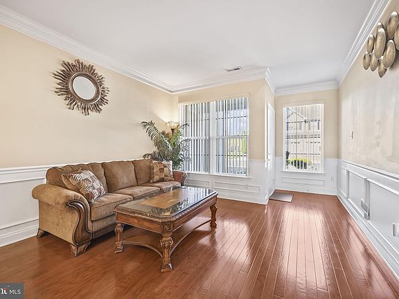 5th image of 43 Beaumont Pl