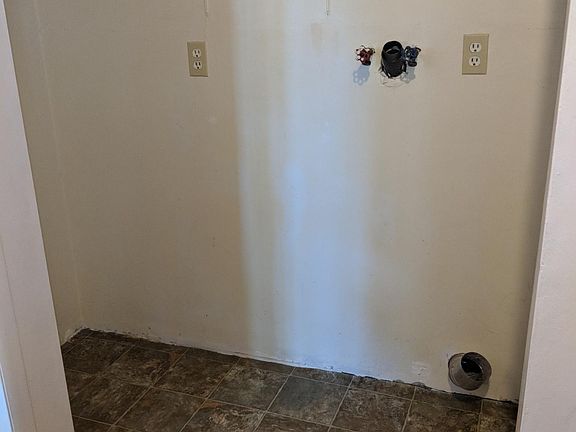 Washer / dryer hookups