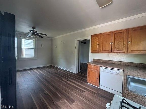 4th image of 403 Craig St