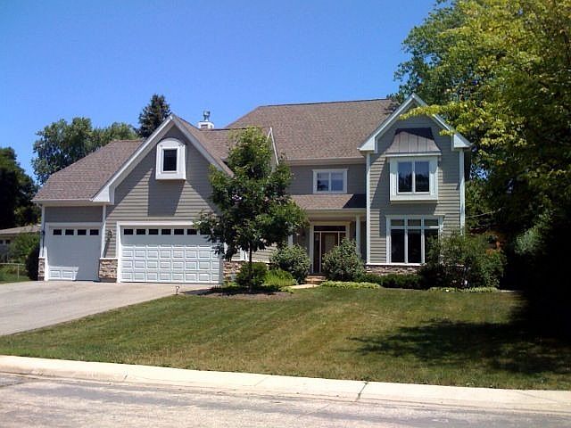 2 Year Old Country Colonial on Quiet Cul de Sac