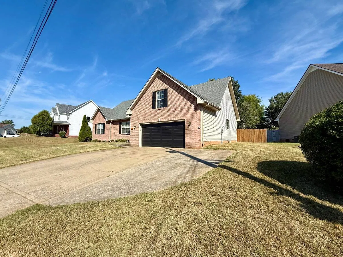594 Mountain View Dr in Clarksville, TN 37043 — Photo 4