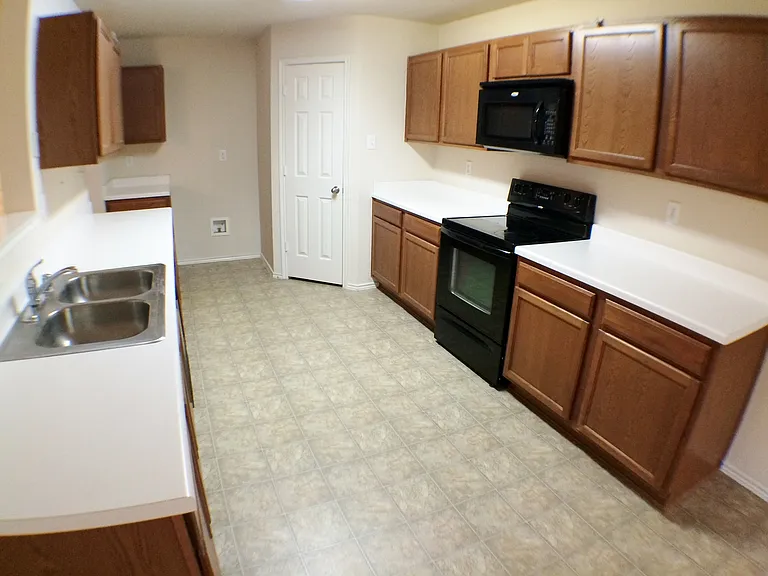 2805 Cameron Way — Photo 6