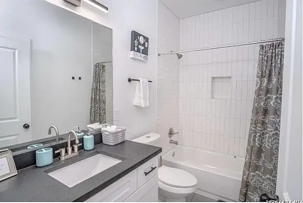 1022 Delaware St #3 — Photo 11