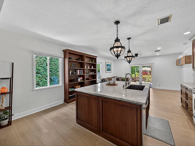 510 NE 8th Ave — Photo 23