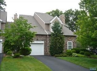 26 Hunter Rd N, North Haledon, NJ 07508