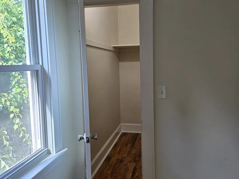 921 Cooke St — Photo 8