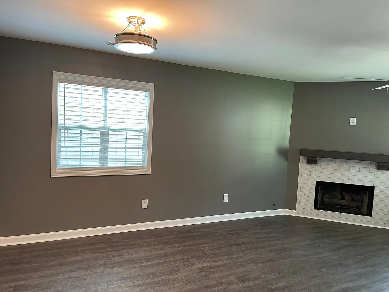 3 bed, 1040 sqft, $1,900 — Photo 3