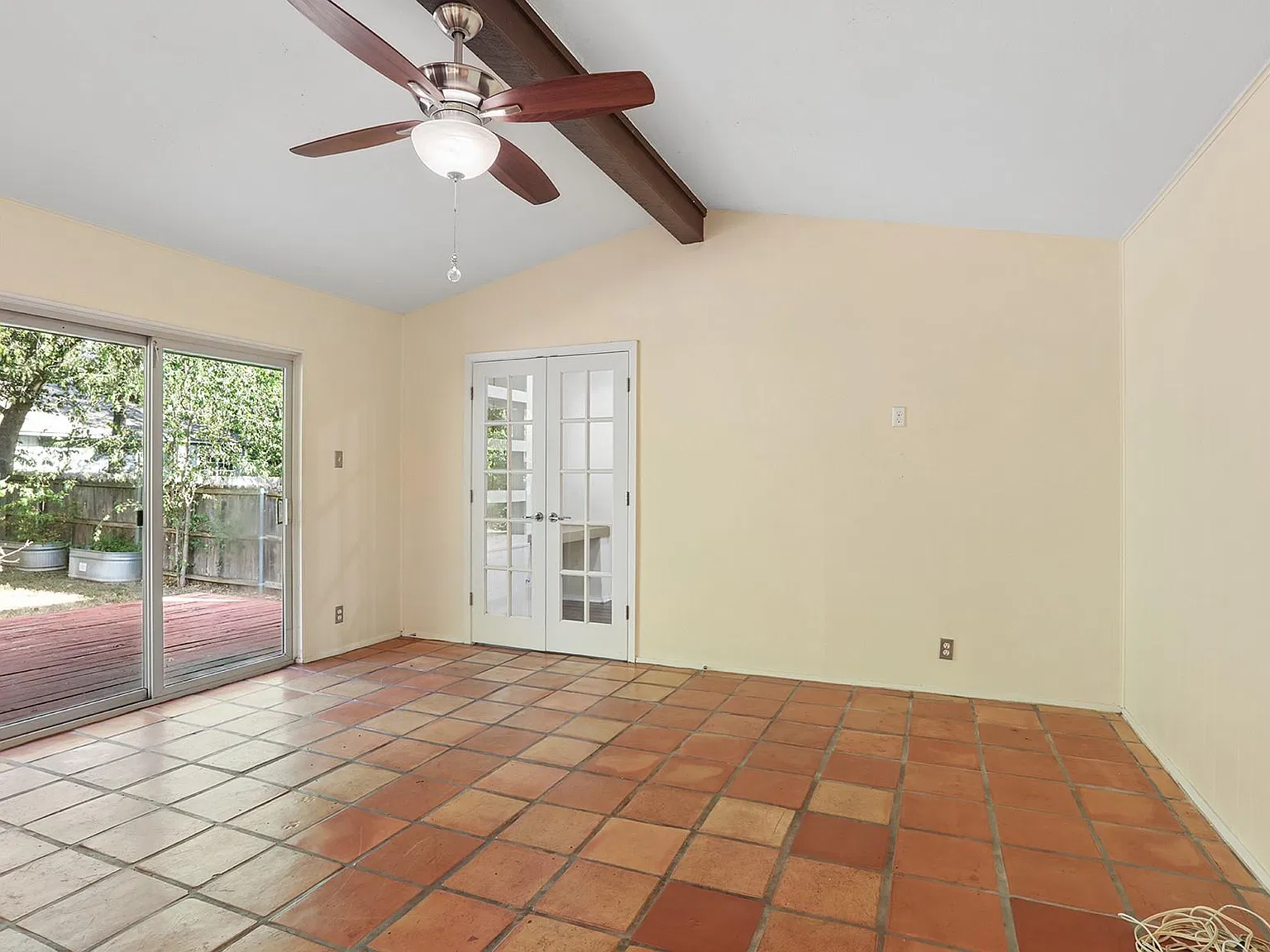 3 bed, 2.0 bath, 1220 sqft, $2,000 — Photo 4