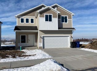 2079 S Creekside Dr, Wellsville, UT 84339