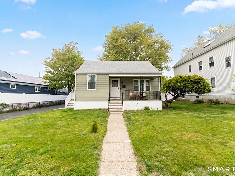 121 Victory St — Photo 1