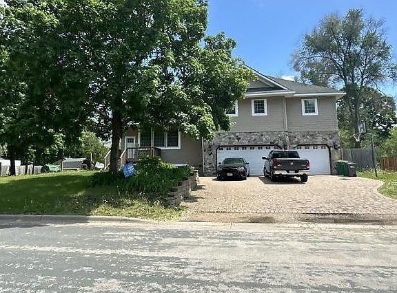 3rd image of 9221 Oakland Ave S