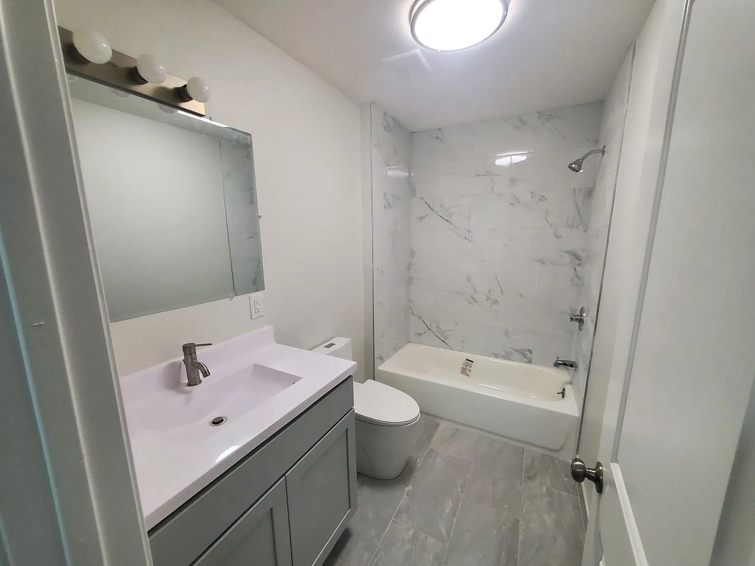 The New Sandiford Apartments | Upgraded Brand New Renovated 2 bedroom, 1 Bathroom apartments — Photo 3