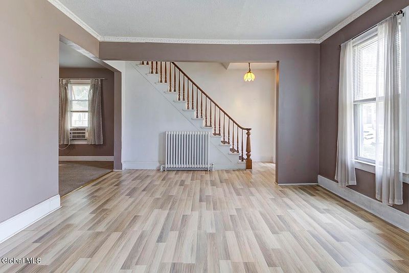 5th image of 212 Glebe Street