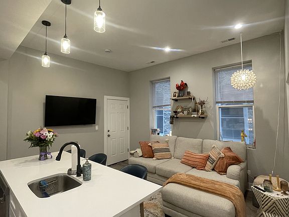 3rd image of 1345 N Bosworth Ave #2F