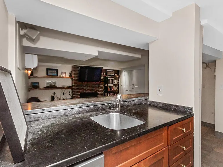 249 Bunker Hill St #B — Photo 5