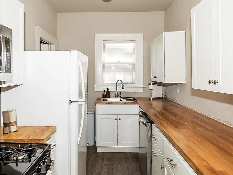 305 NW 25th St #1 — Photo 15