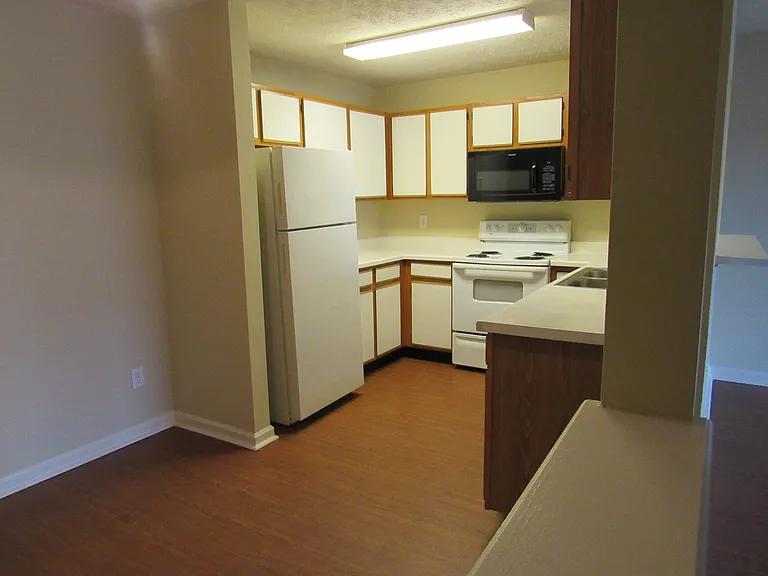 Crown Plaza Apartments — Photo 26